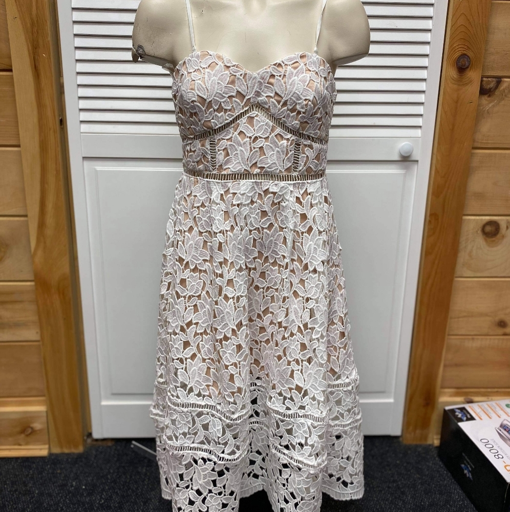 Lulu's sweetheart neckline lace dress